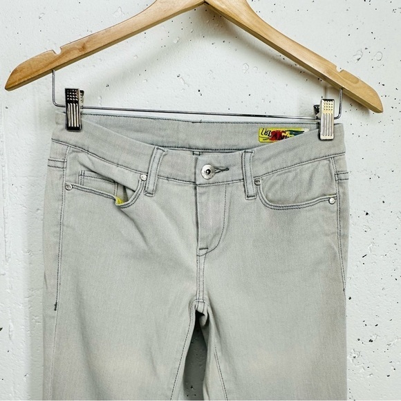 Blank NYC Size 25 x 32.5 Gray Straight Leg  Stretch Jeans - Picture 2 of 10